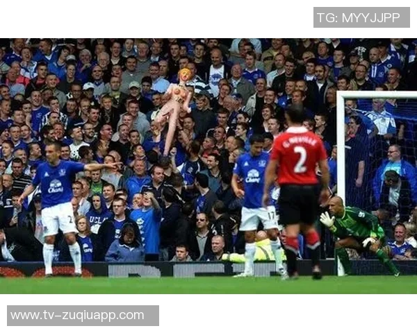 曼联客场挑战埃弗顿海报发布卢克肖独自亮相展现球队斗志